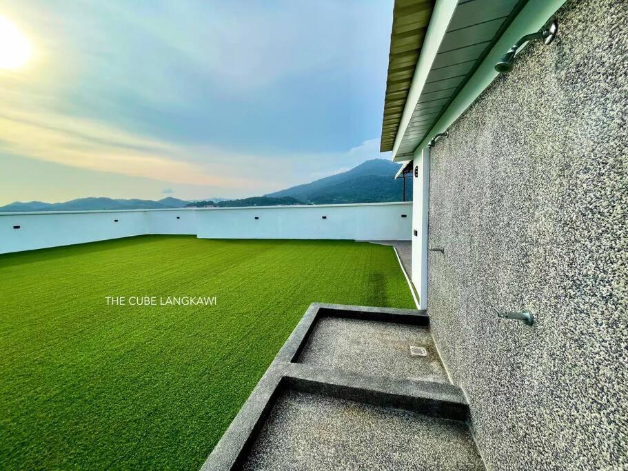 Hillview Cube W/Rooftop Pool Kuah Exterior foto